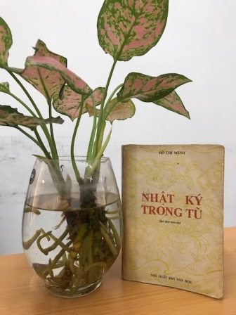 Đọc lại Nhật ký trong tù phẩm chất gần đời và thiết thực của thơ Hồ Chí Minh